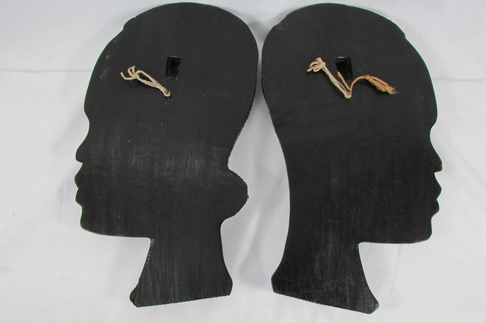 Paire d'appliques murales: T&ecirc;tes africaines en &eacute;b&egrave;ne,1990s Décoration
