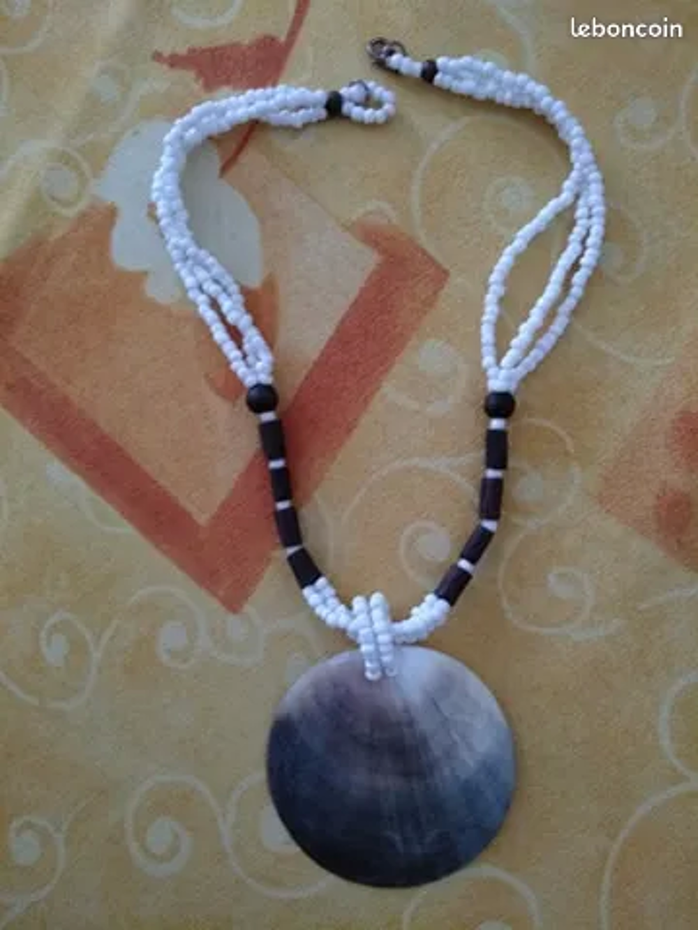 Collier exotique Bijoux et montres