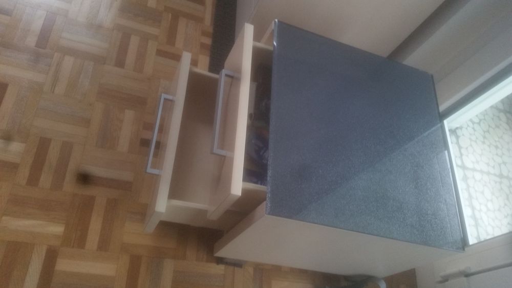 2 jolies tables de chevet 45x44 h 34.5 cm Meubles