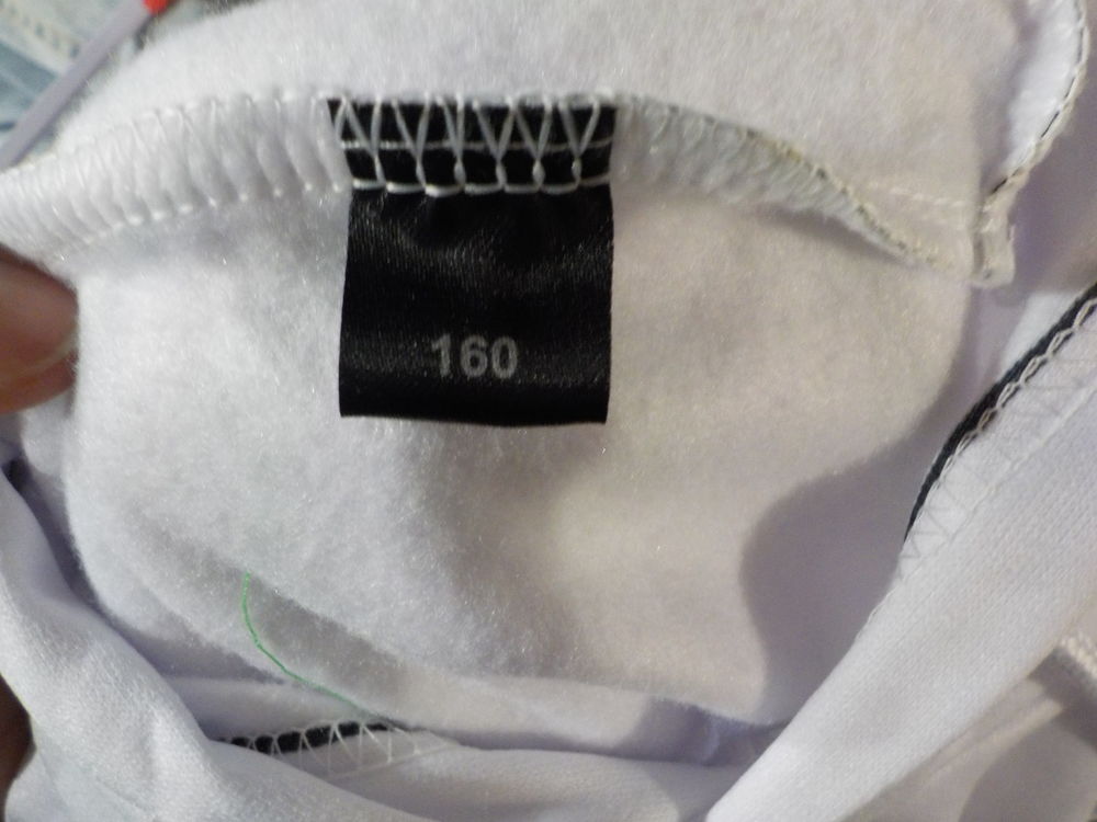 SWEAT A CAPUCHE BLANC "T. LONDON" Vêtements enfants