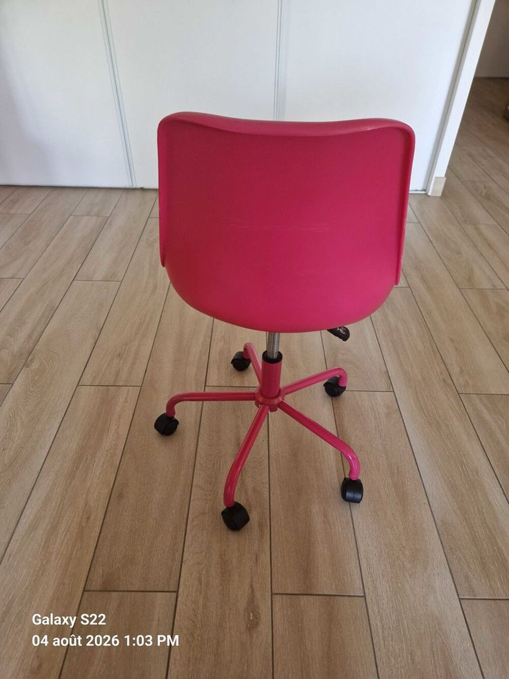 Chaise de bureau rose &agrave; roulettes €" Tr&egrave;s bon &eacute;tat Meubles