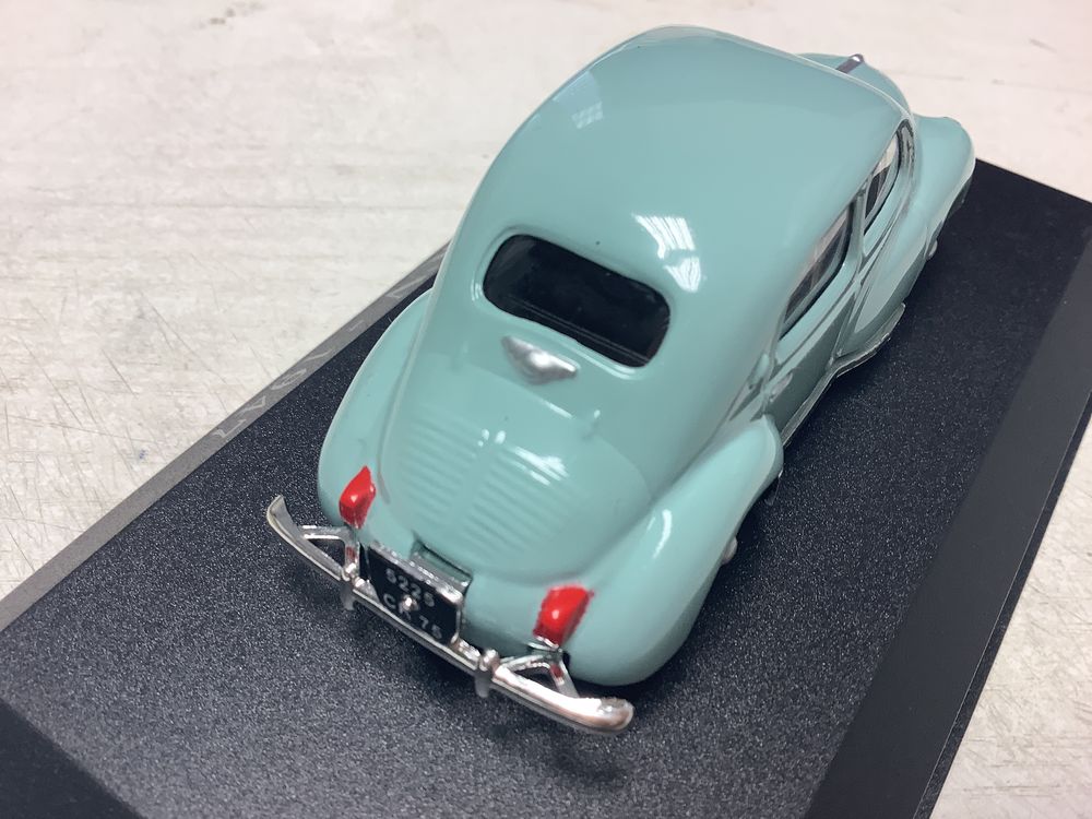 RENAULT 4CV 1947 1/43 voiture miniature 