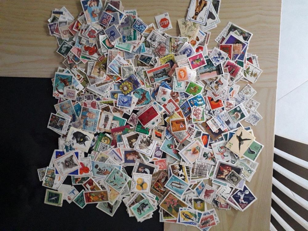gros lot de + de 2000 timbres du monde - 