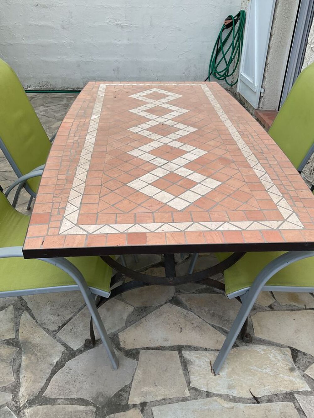 Table ovale dessus mosa&iuml;que et 4 fauteuils Jardin