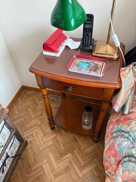 une chambre  coucher en trs bon tat. une armoire. un lit, une table de chevet 1000 Villepinte (93)