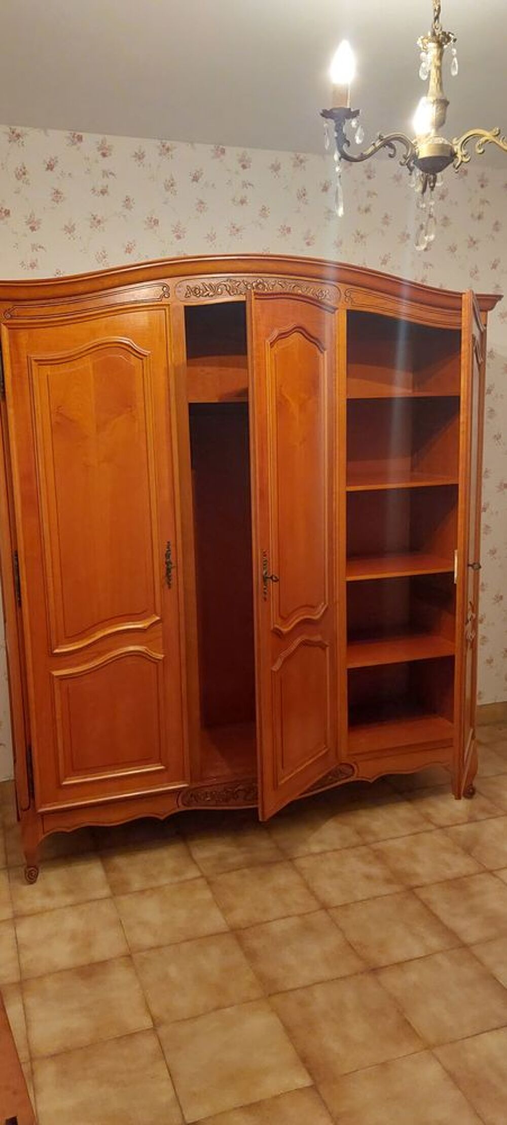 Chambre &agrave; coucher compl&egrave;te en merisier Meubles