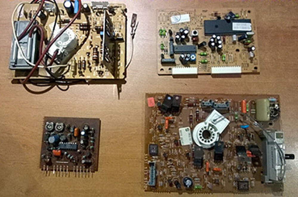 Lot de 23 platines pour T&eacute;l&eacute;viseurs diff&eacute;rentes marques Audio et hifi