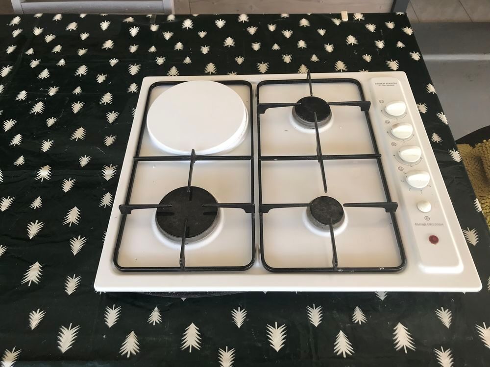 Plaque de cuisson 3 feux gaz / 1 &eacute;lectricit&eacute; Electroménager