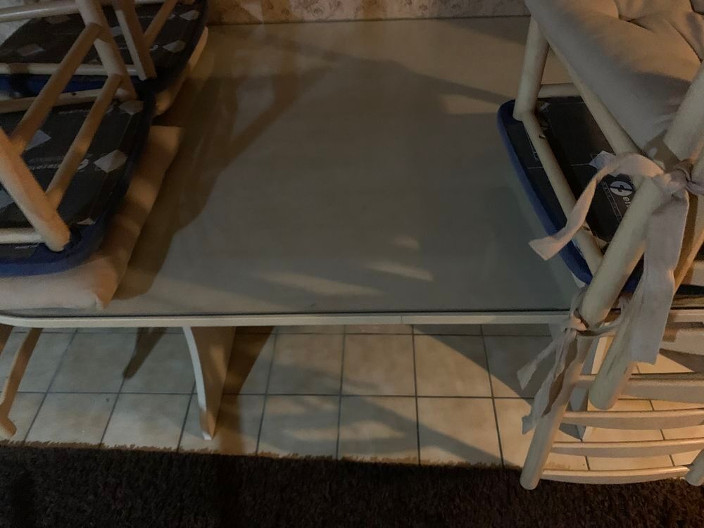 Table contre plaque avec verre sur mesure ab&icirc;m&eacute; +6 chaises Meubles