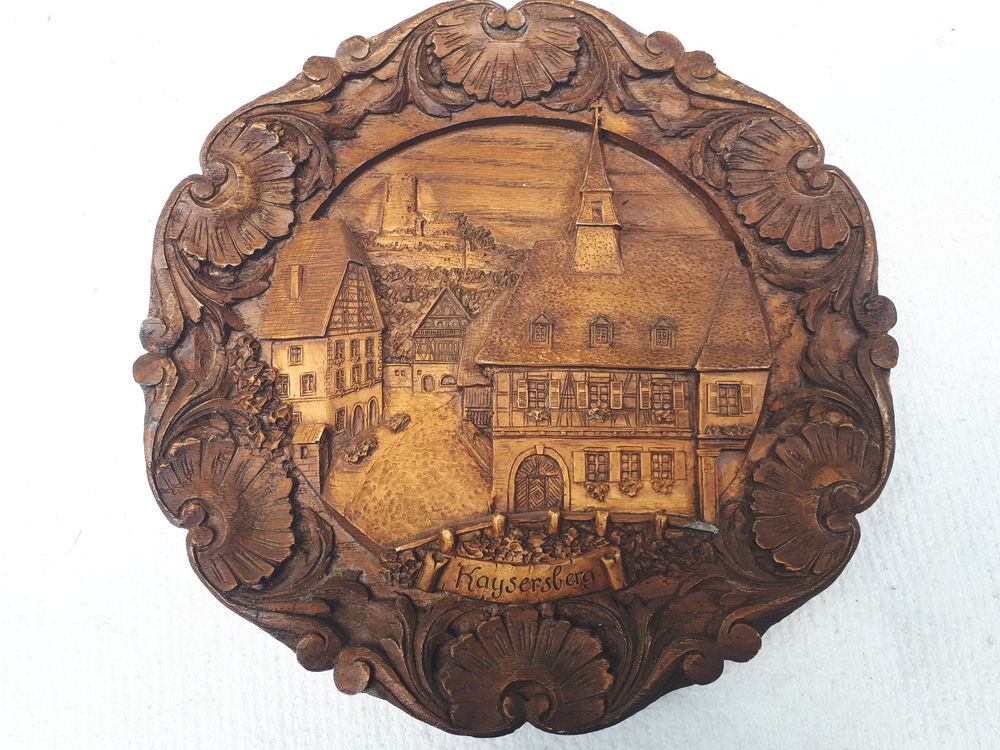 Assiette murale sculpt&eacute;e en bois Décoration