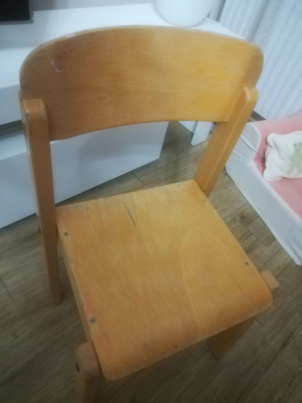 Petite chaise d'&eacute;colier, d'enfant en bois clair/ A r&eacute;nover Mobilier enfants