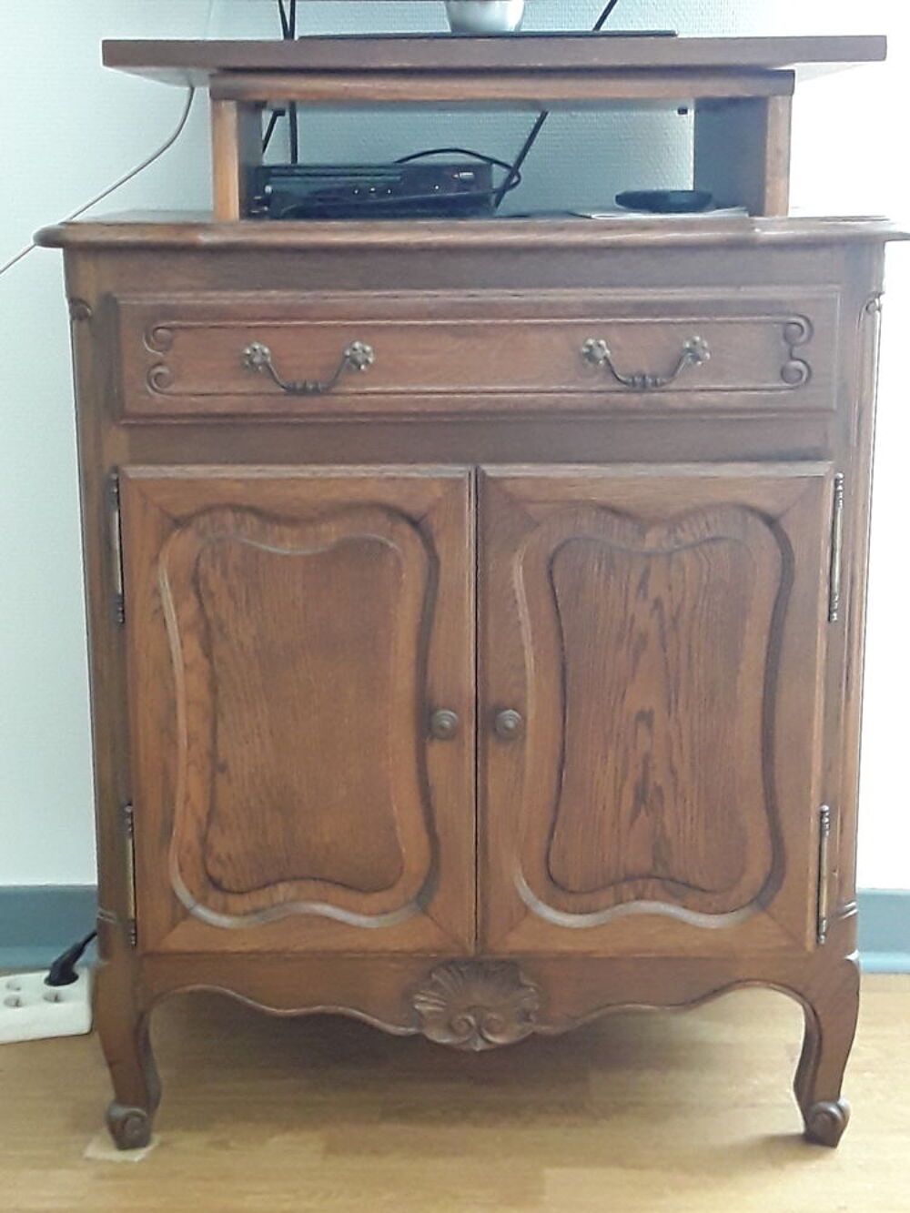 Meuble de t&eacute;l&eacute; et secr&eacute;taire Meubles