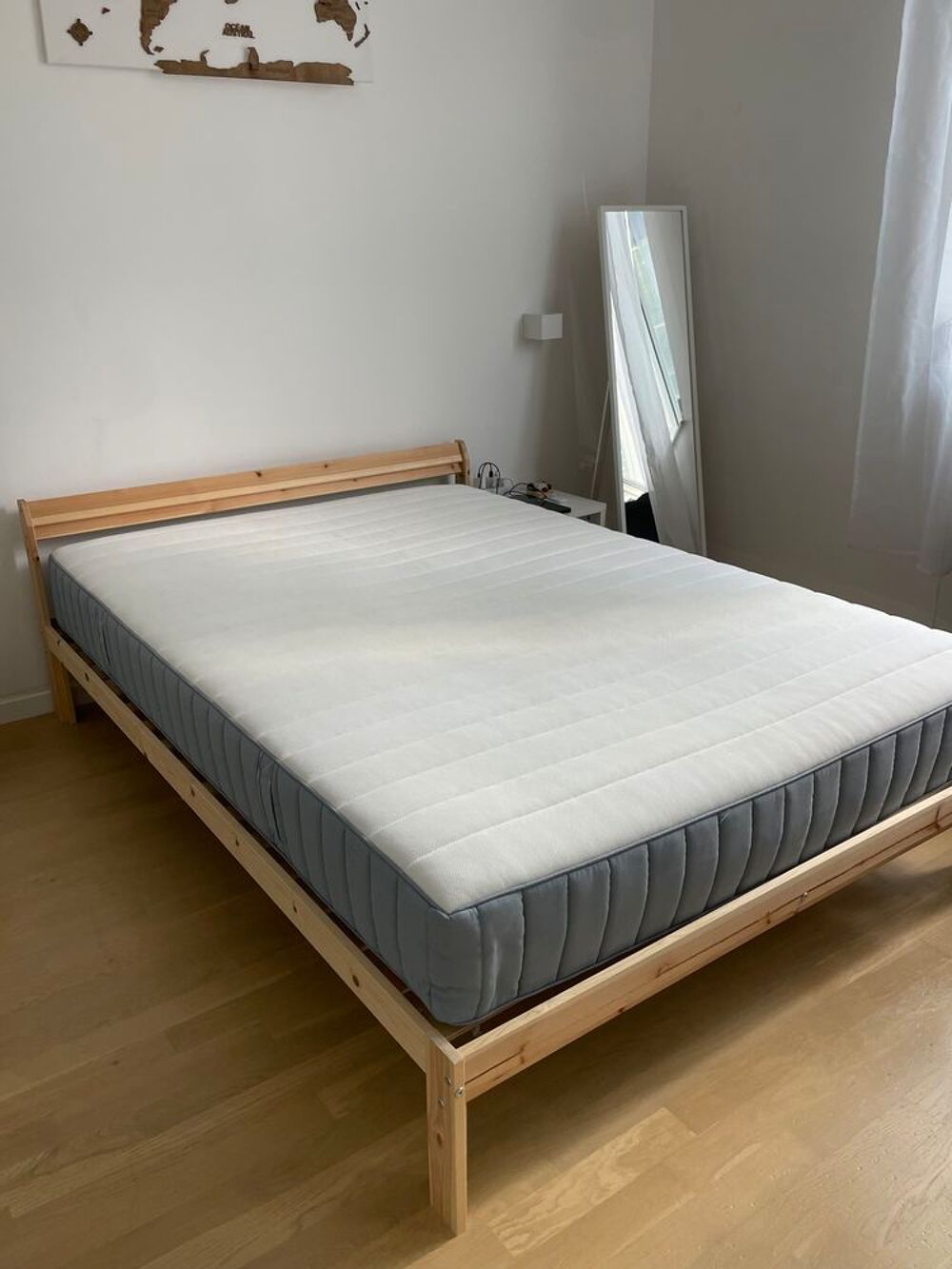 Lit 2 places (sommier + matelas 140x200) Meubles