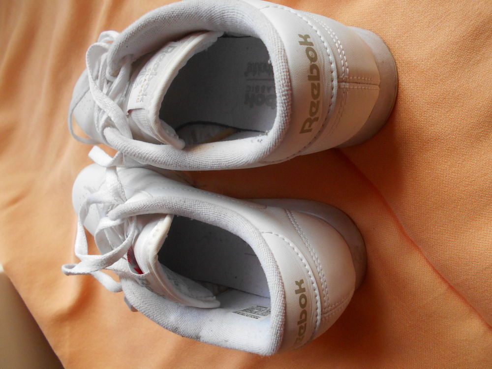 Baskets Reebok pointure 38 peu port&eacute;e
Chaussures