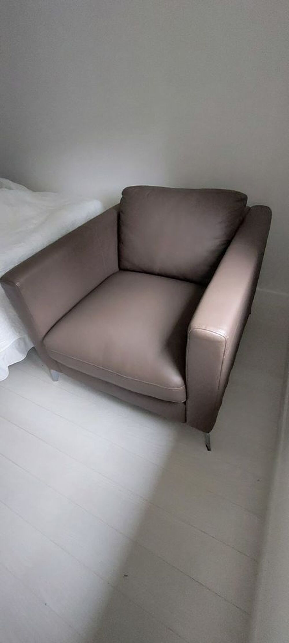 Fauteuil en cuir taupe Cuir center Meubles