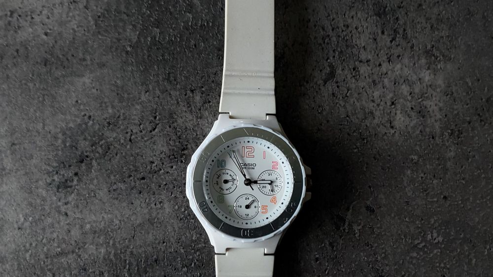 Montre femme Casio Bijoux et montres