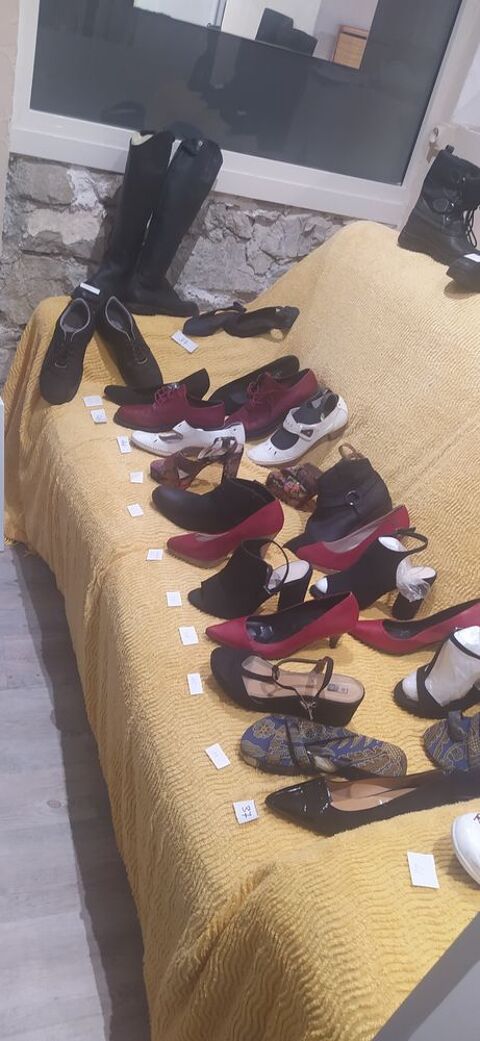 DIVERTS CHAUSSURES ET BOTTES  POUR 
FEMMES OU TRAVESTIS 6 Tourette-du-Château (06)