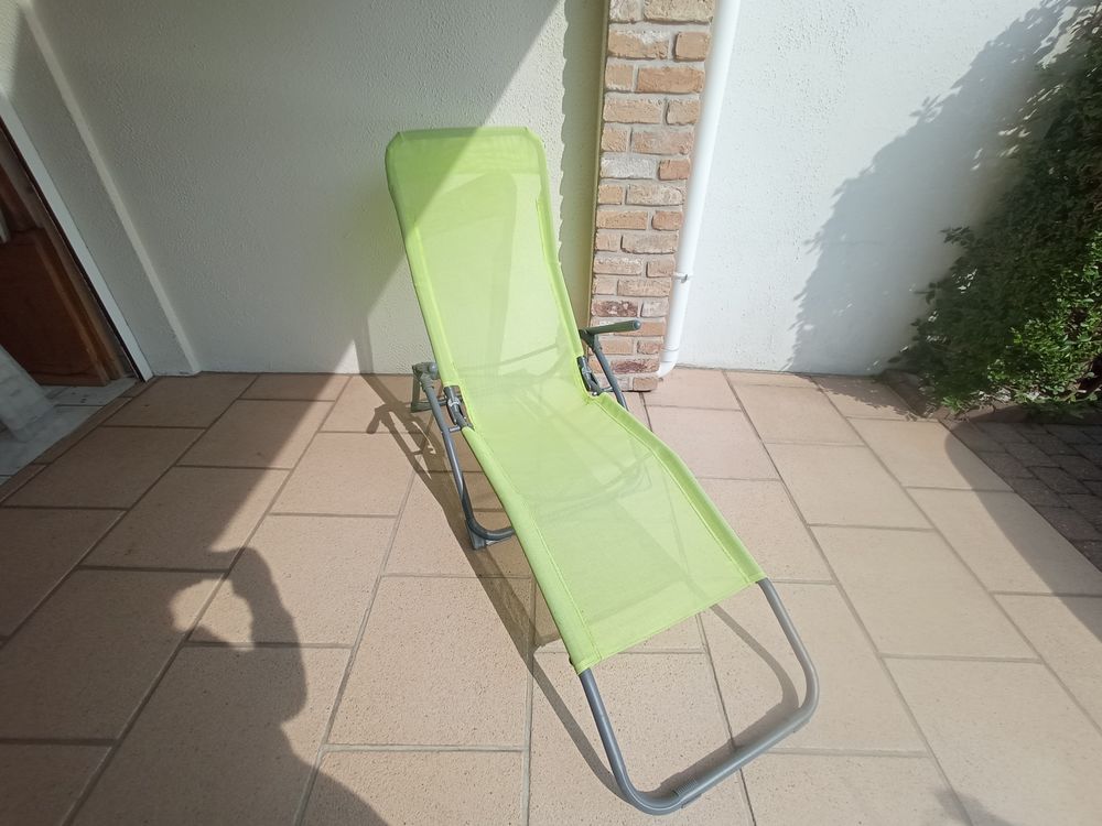 Chaises longues transat ext&eacute;rieur pliables
Meubles