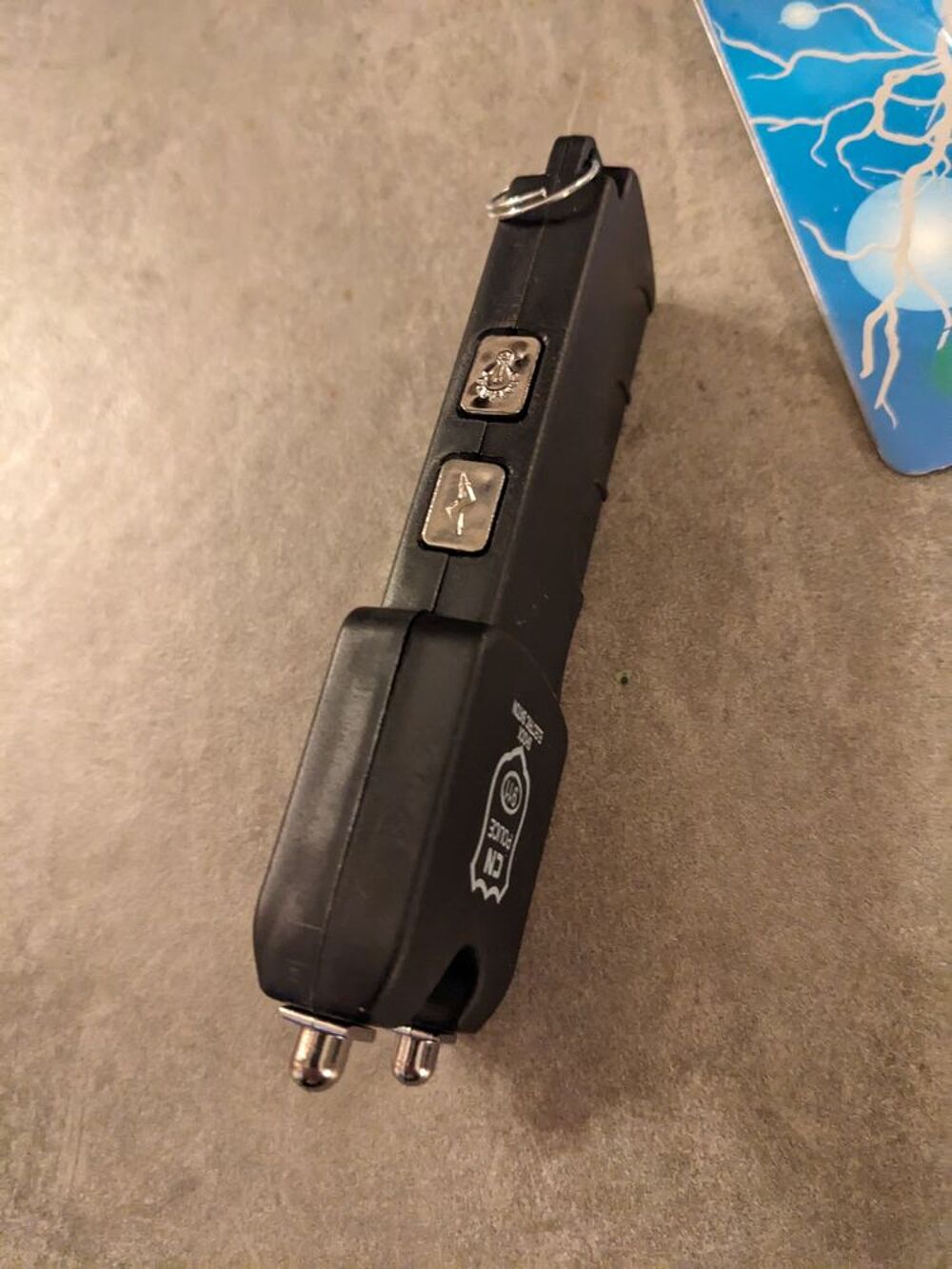 SHOCKER TASER Arme d'auto-d&eacute;fense par excellence, le shocker Bricolage