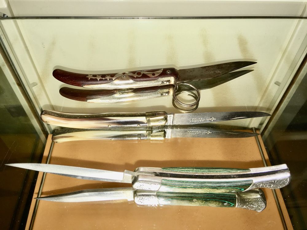 3 couteaux pliants &agrave; 18€ / pi&egrave;ce 
