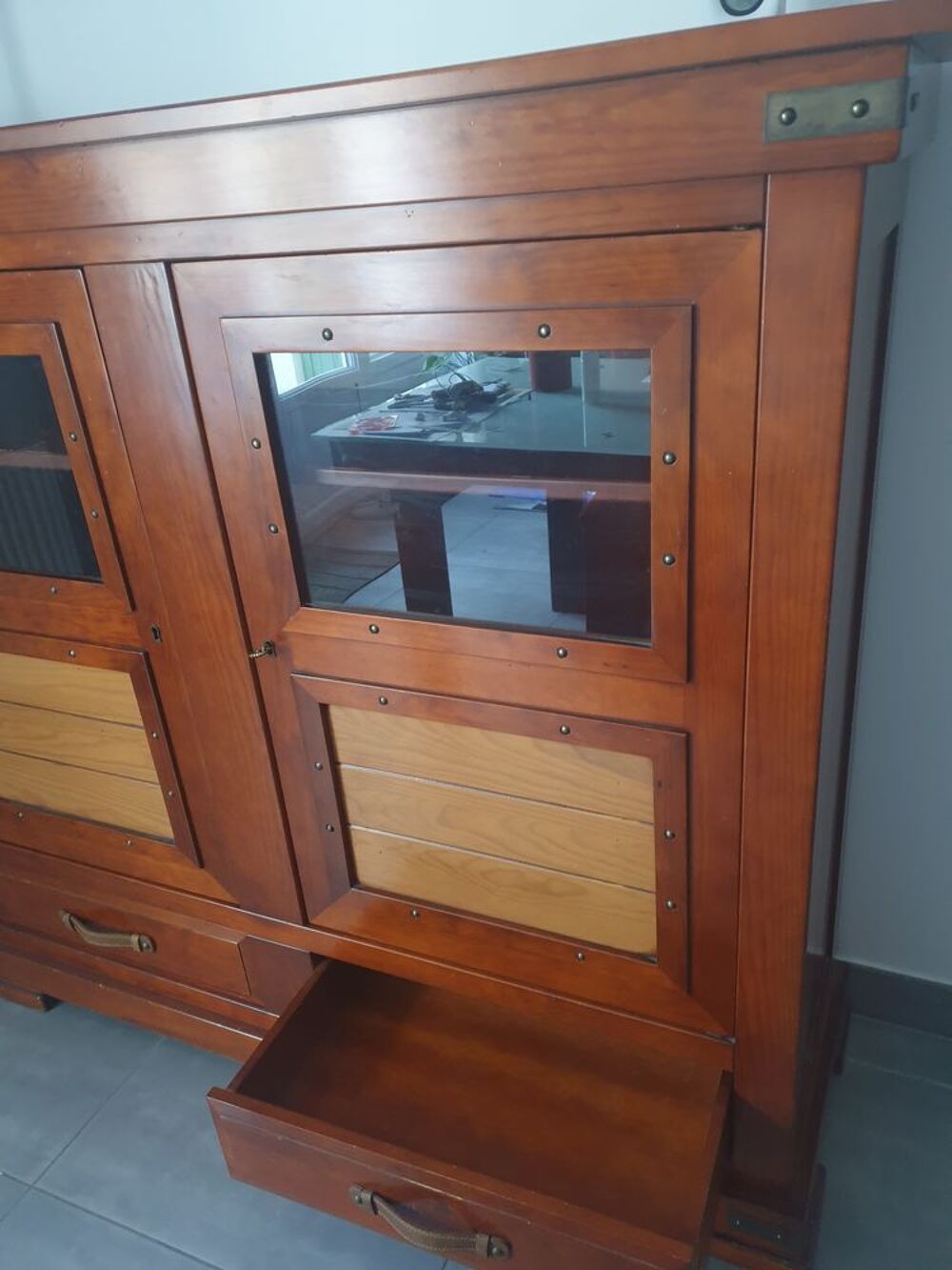 Beau buffet en noyer Meubles