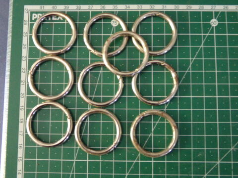 Lot de 35 anneaux acier � 38 mm rideaux ou autre
R�PONSE UNI 5 Marseille 13 (13)
