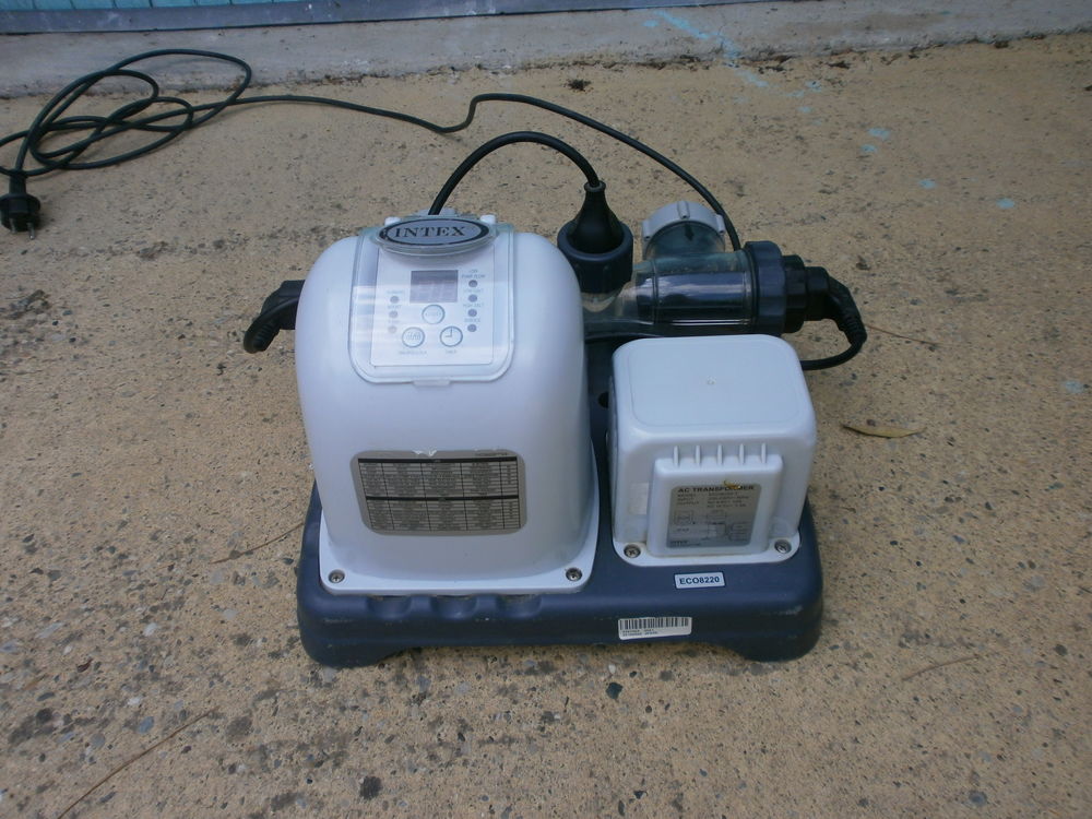 St&eacute;rilisateur pour piscine hors sol. Jardin