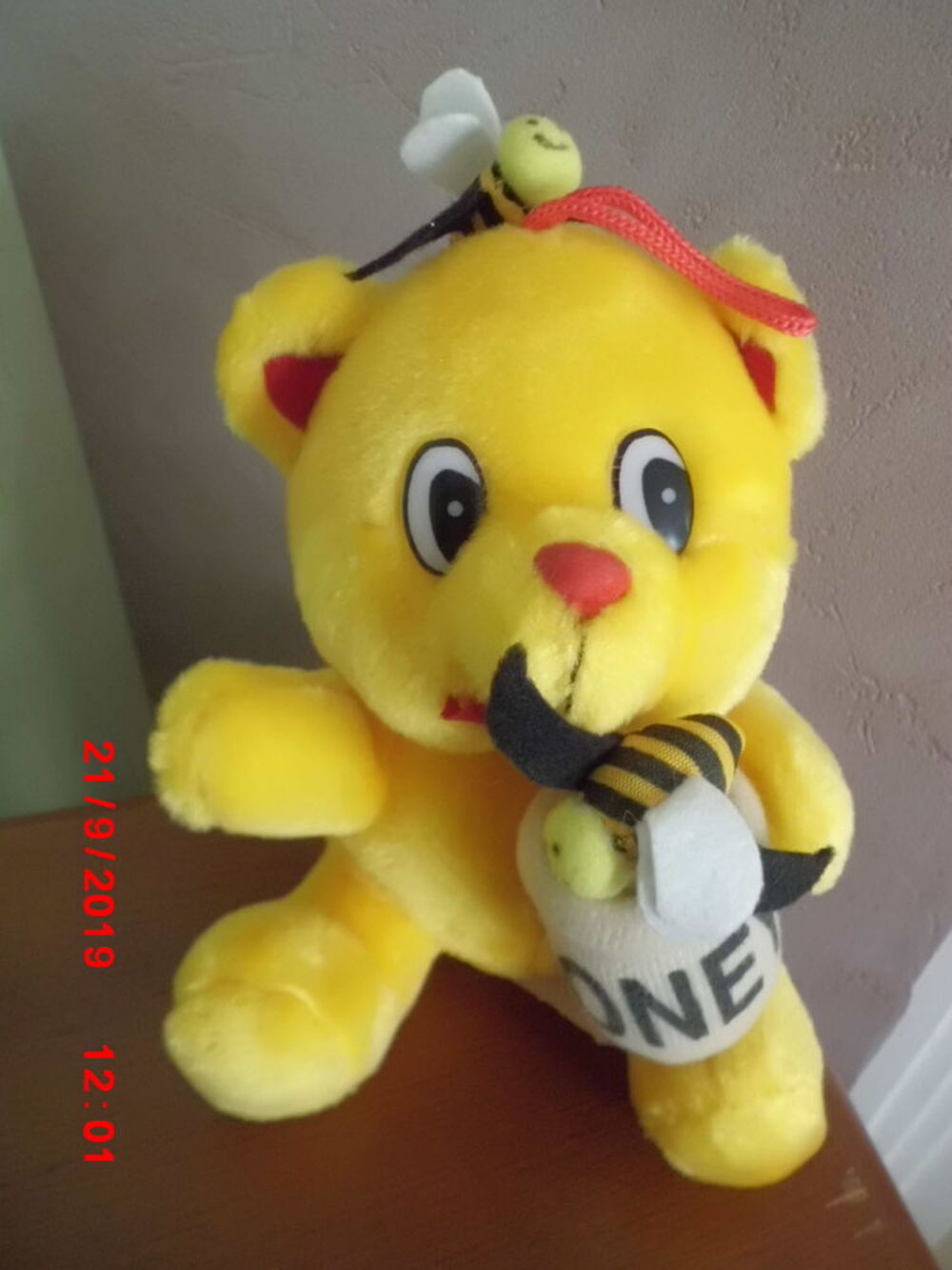 OURS JAUNE AVEC POT DE MIEL ET ABEILLES SANDY Jeux / jouets