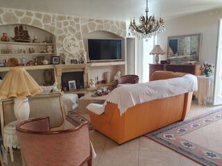  Villa  vendre 15 + pices 365 m