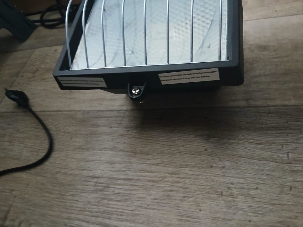 lampe de travail neuf jamais servi avec une ampoule homog&egrave;ne neuf 230v Bricolage