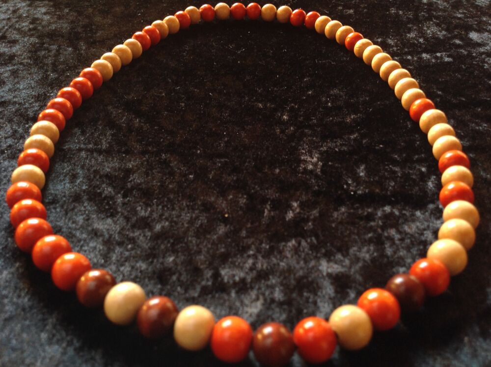 COLLIER DE PERLES EN BOIS DE LONGUEUR 63cm Envoi Possible
Bijoux et montres