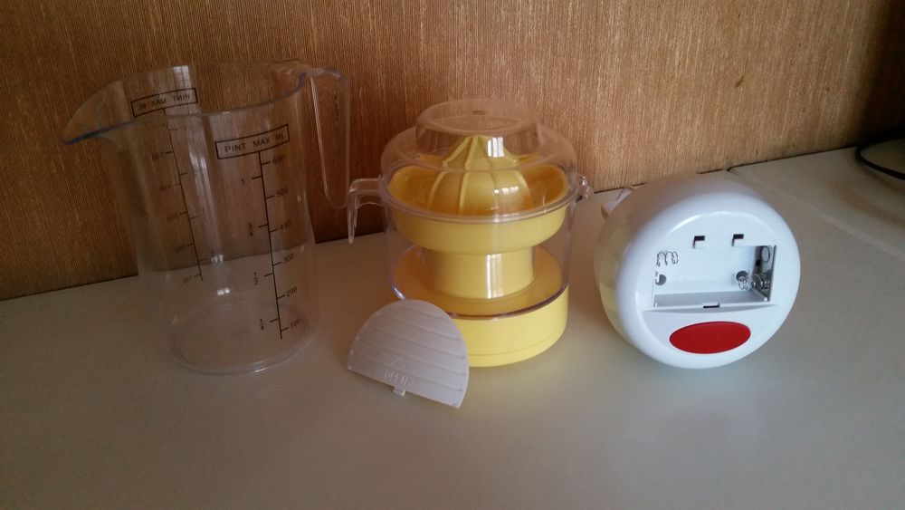 Batteur et Presse agrumes &agrave; piles Cuisine
