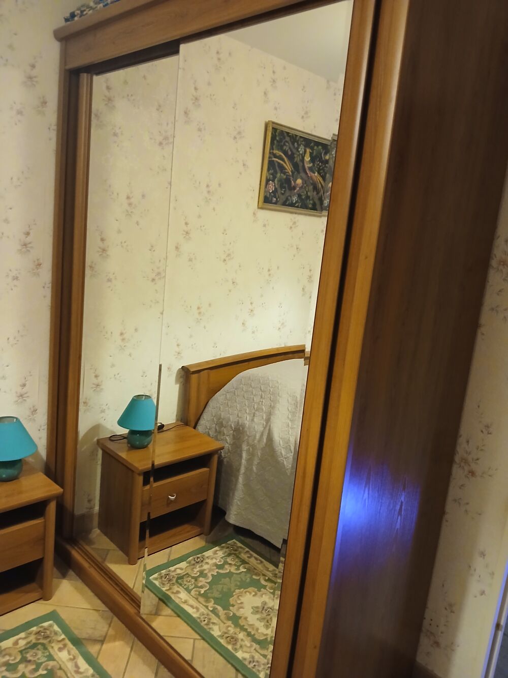 Meuble de chambre avec lit armoire et deux cheve Meubles