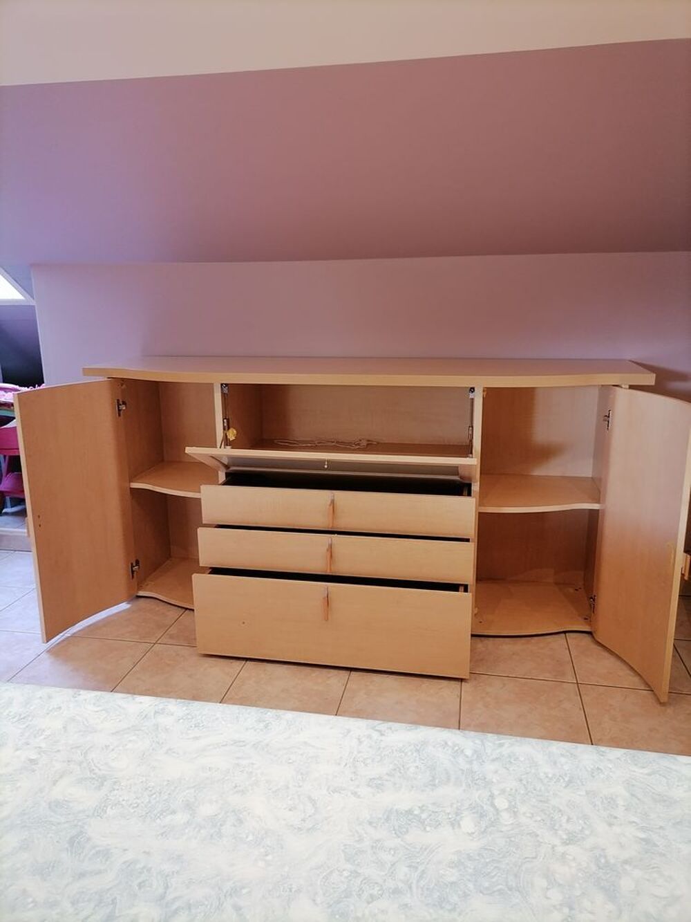 meuble bas "enfilade" type vaisselier. Meubles