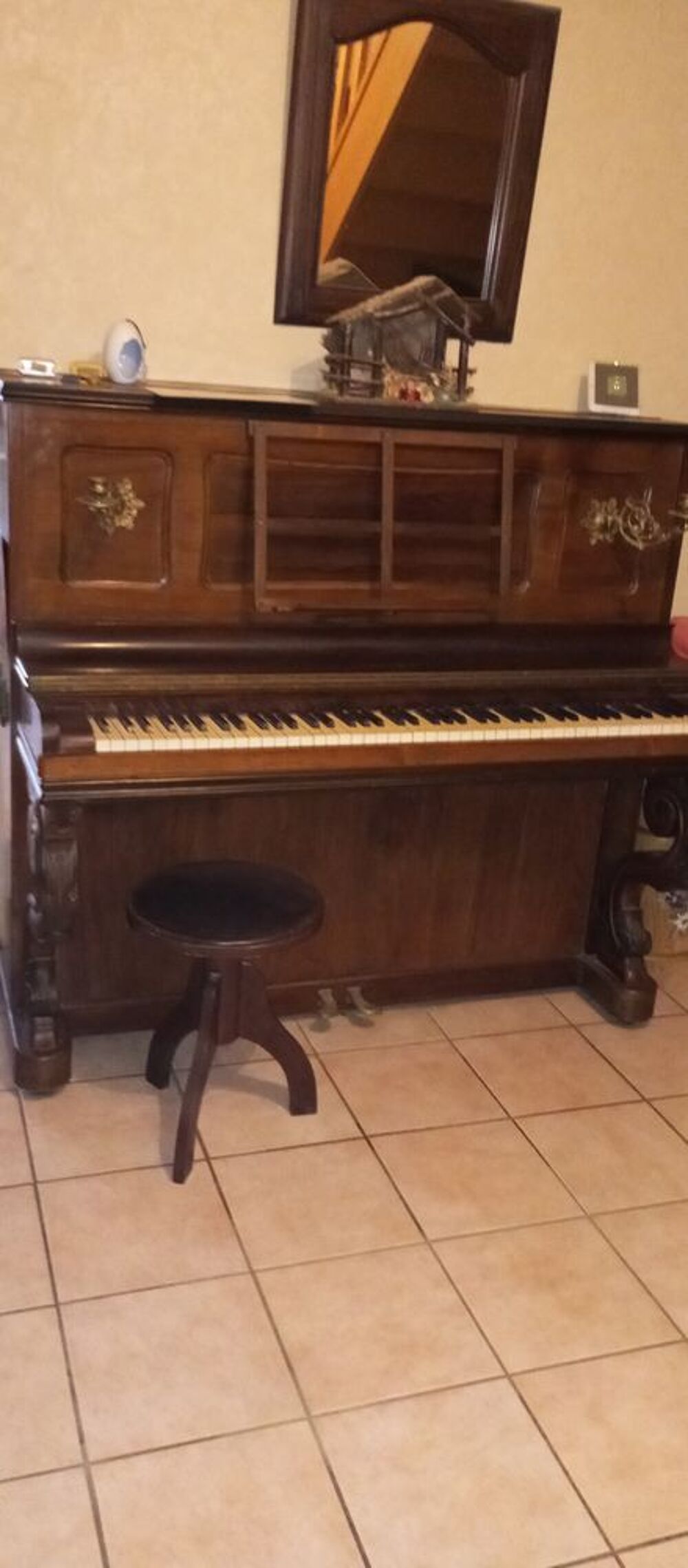 Piano droit Instruments de musique