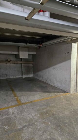  Parking / Garage à louer 9 m² Paris