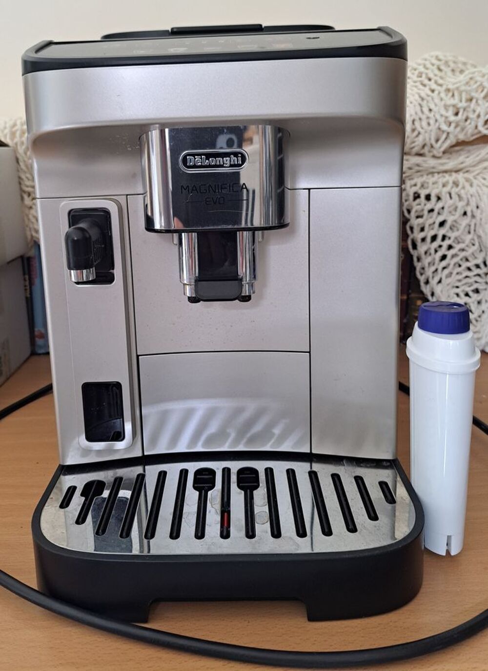 cafetiere DELONGHI MAGNIFICA EVO broyeur Electroménager