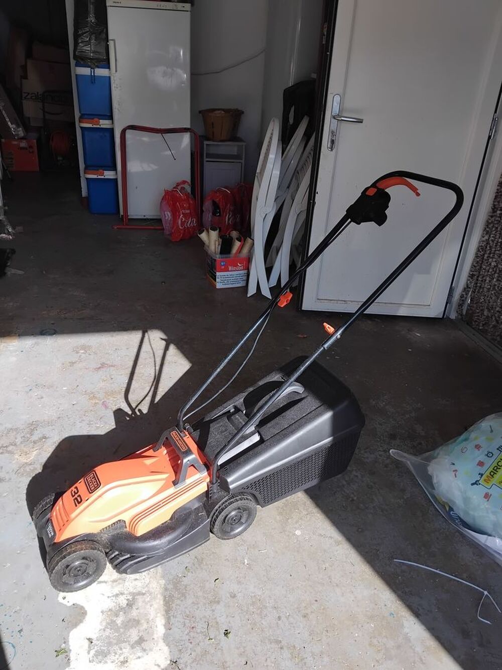 Tondeuse &agrave; gazon &eacute;lectrique Black &amp; Decker orange Jardin