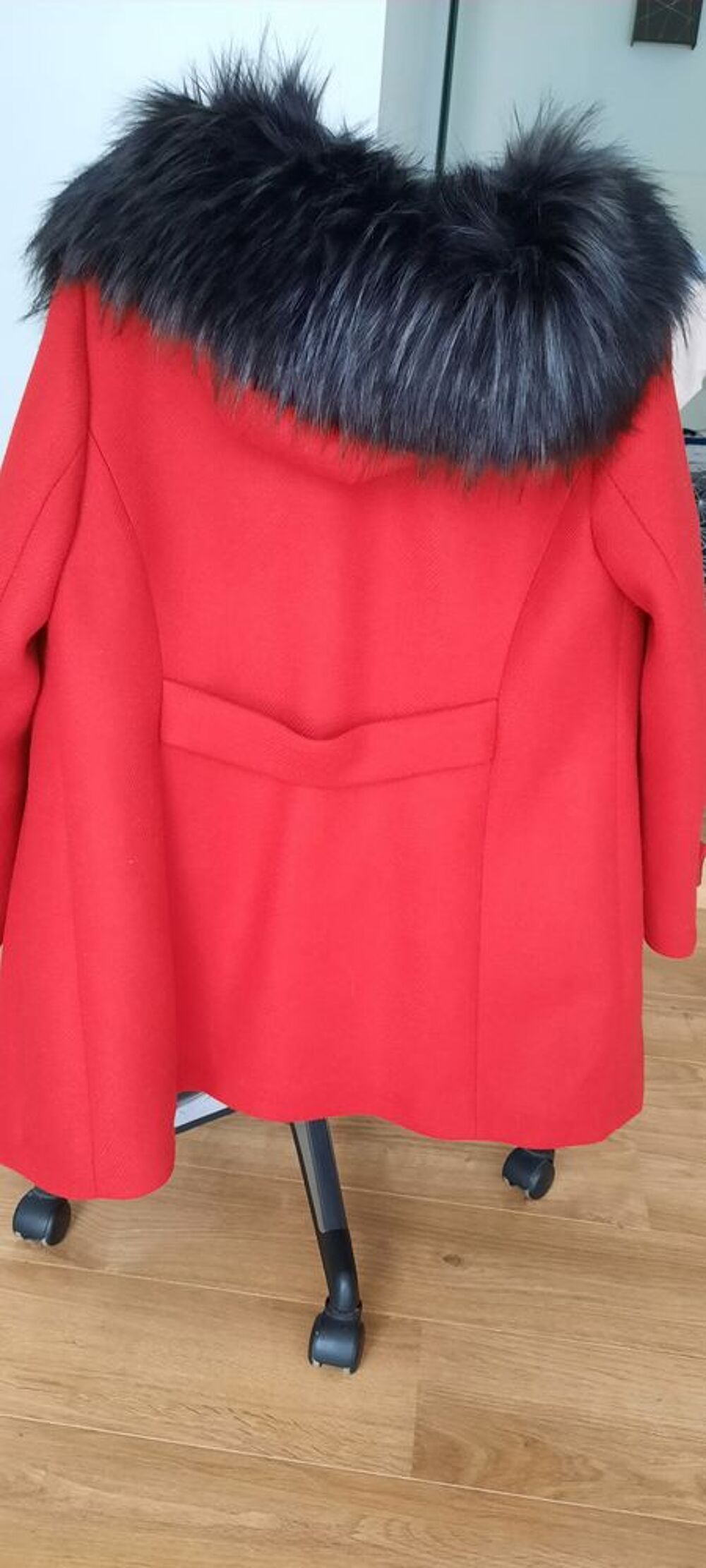 Achetez manteau rouge naf occasion annonce vente Les Martres de