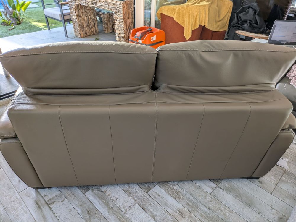canap&eacute; cuir fixe beige taupe
Meubles