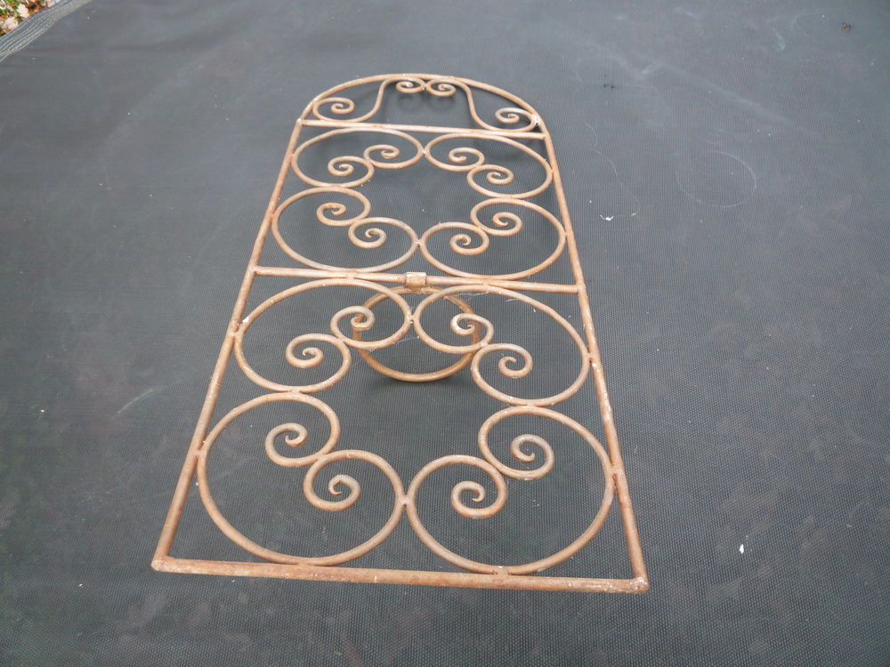 Grille fer forg&eacute; / porte vase (G) Bricolage