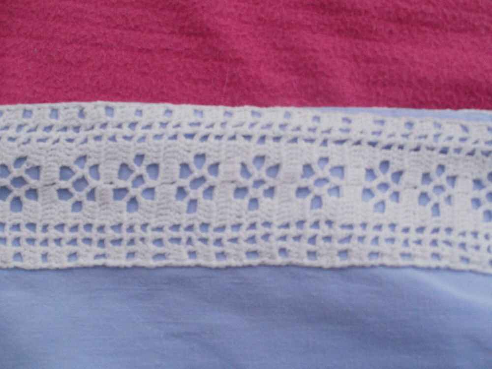 Drap bleu 2 places, rebord au crochet Décoration
