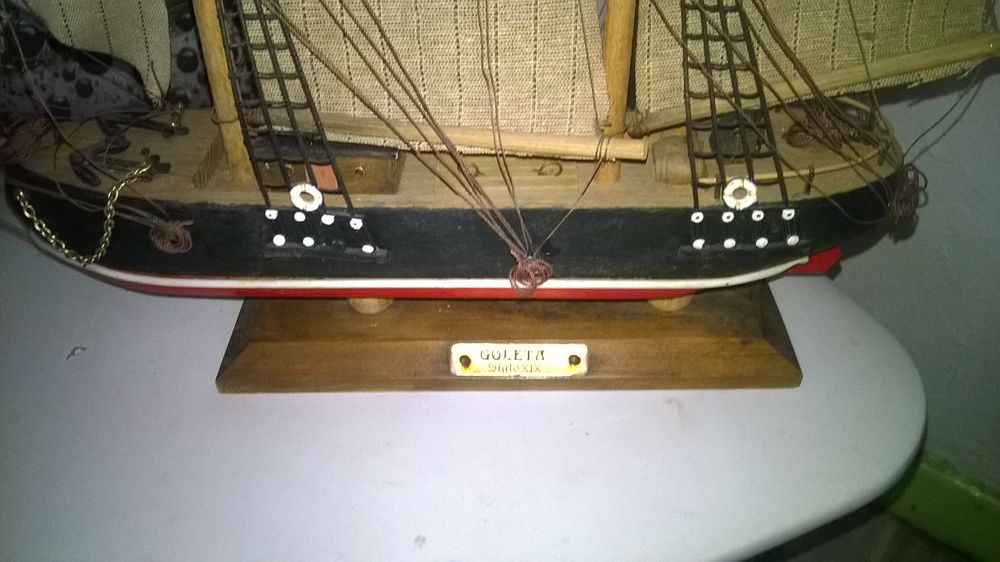 GRANDE maquette de bateau 3 mats 
GOLETA Siglo XIX 
48 cm 