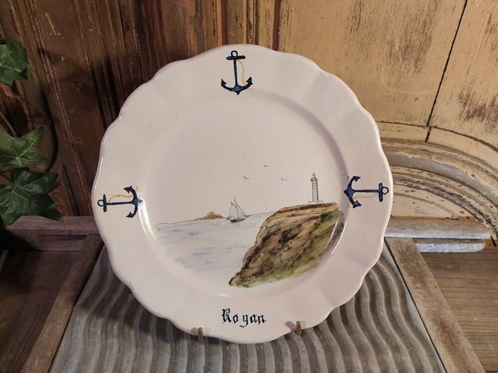Assiette Fa&iuml;ence Peinte &agrave; la Main Royan. Décoration