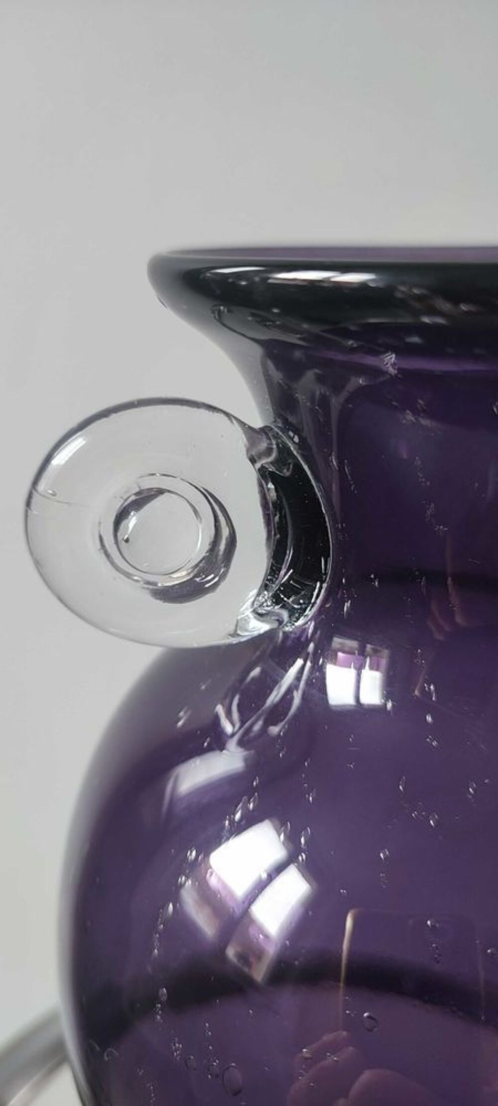 Vase italien vintage en verre d'art souffl&eacute; 