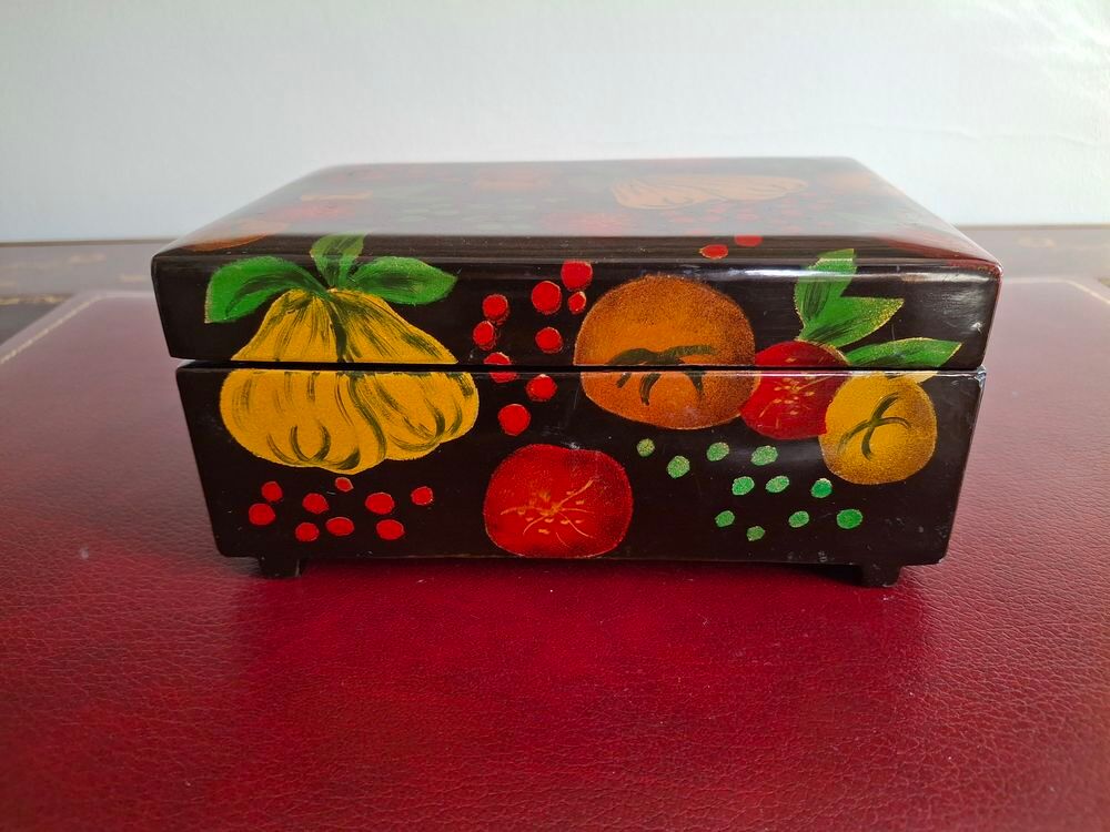 Bo&icirc;te &agrave; bijoux en bois peinte et laqu&eacute;e 19 X 13 X 9 cm Décoration