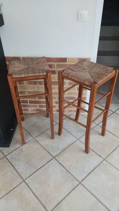 Deux tabourets La Londe (76)