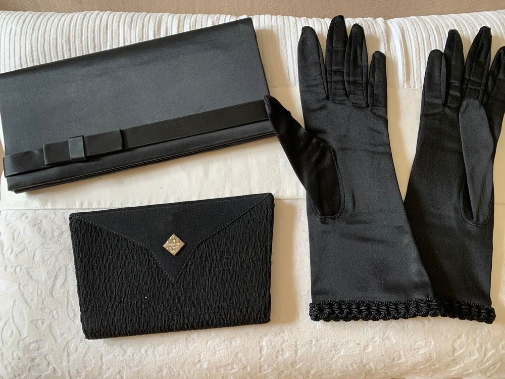 Pochettes et gants de soir&eacute;e en satin noir Maroquinerie