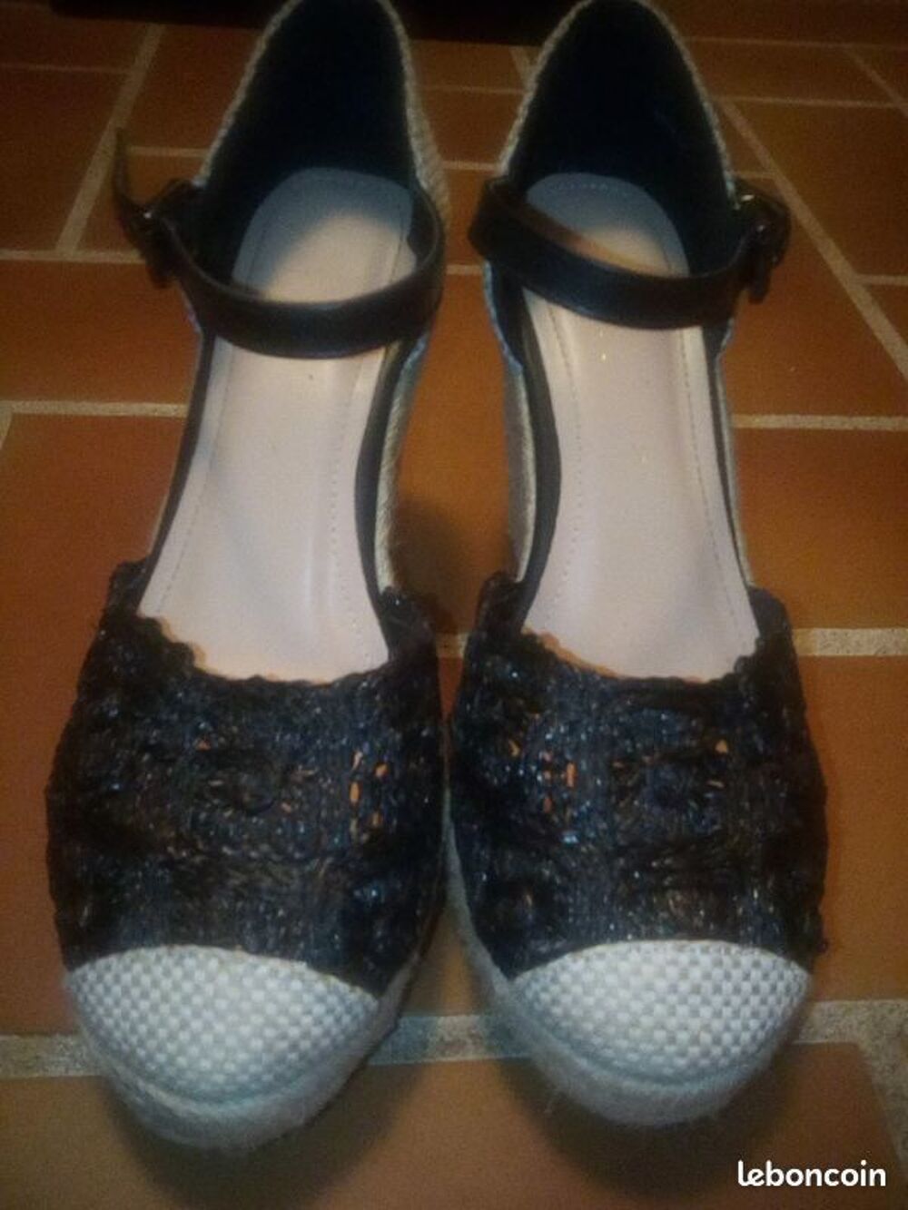 Chaussure compens&eacute;e Chaussures