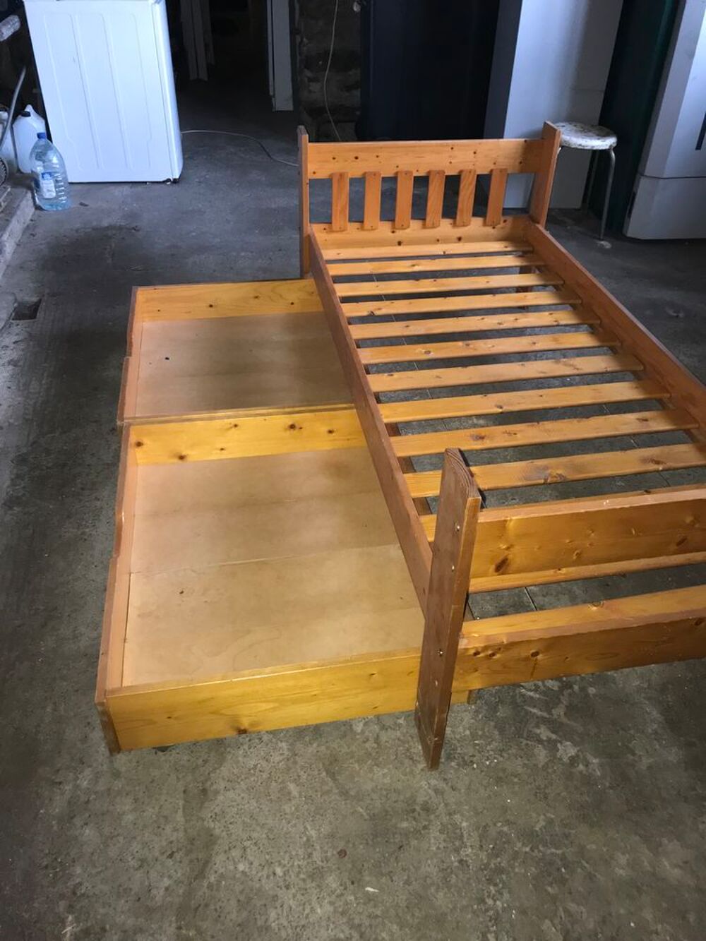 lit et commode en pin Meubles